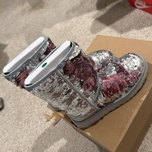E Classic Short Sequin Uggs